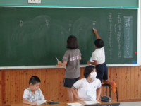 ４