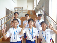 ４